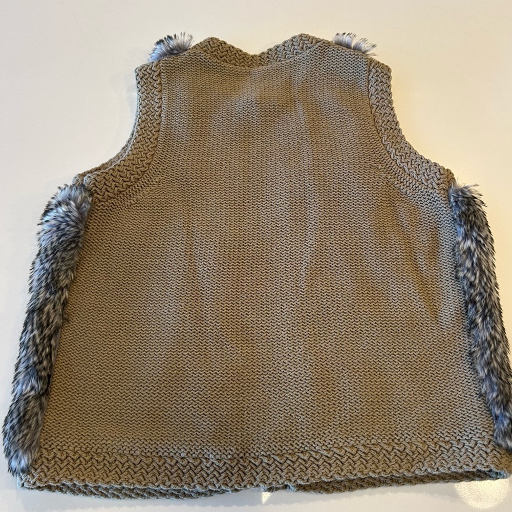 BEAUTIFUL Ann Taylor Faux Fur/Knit Sweater Vest, size LP, NWOT - Picture 5 of 6